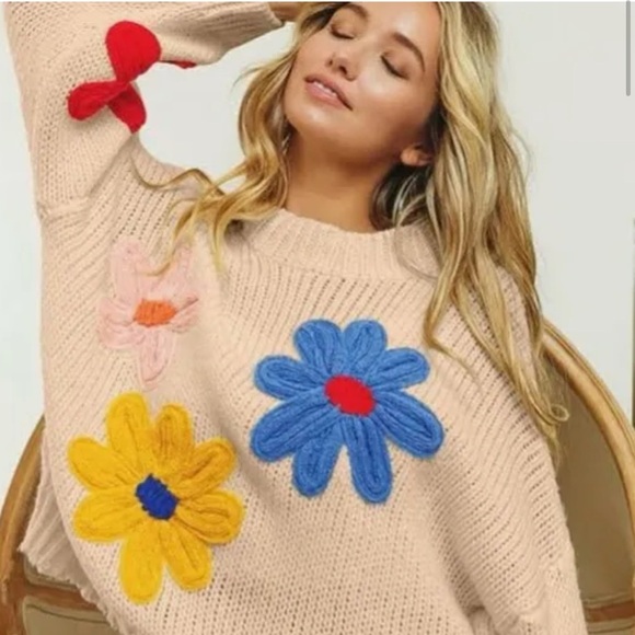 BIBI CHUNKY KNIT BLOOMING SWEATER. Tan with crochet flowers!! Adorable L - Picture 1 of 6